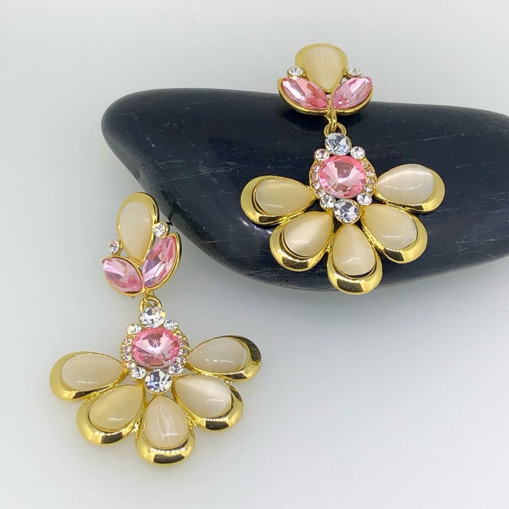 Pink Ivory Gold Clutter Teardrop Earrings - Picture 2 of 10